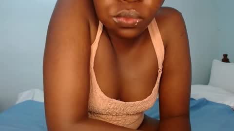 Snapshot of queen_12344 chatting on 01-19-25, 11:34 emmie online show from 01-19-25, 11:34