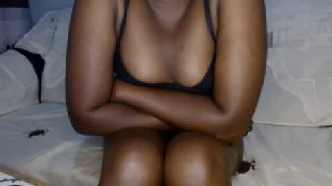 Snapshot of queen_12344 chatting on 02-18-25, 01:32 emmie online show from 02-18-25, 01:32