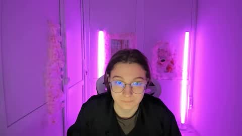 Amelie online show from 05-19-26, 07:26