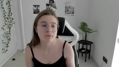 Amelie online show from 06-24-26, 08:02