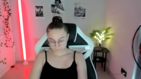 Amelie online show from 07-14-26, 10:21