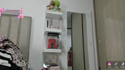 Snapshot of queen_antonella_oficial chatting on 01-17-25, 11:59 QUEEN ANTONELLA online show from 01-17-25, 11:59