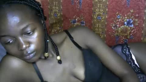 Snapshot of queen_banice chatting on 10-15-25, 04:07 queen_banice online show from 10-15-25, 04:07