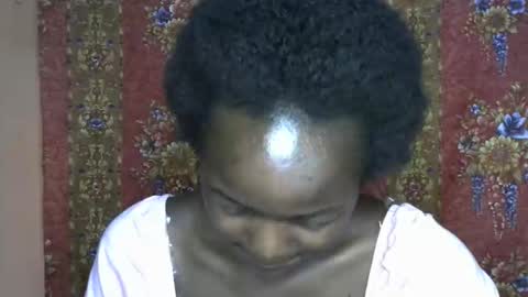 Snapshot of queen_banice chatting on 10-27-25, 06:01 queen_banice online show from 10-27-25, 06:01