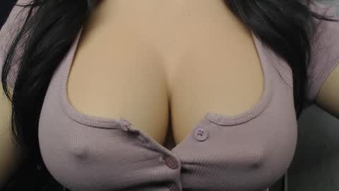 Snapshot of queen_boobsz chatting on 12-16-25, 04:23 queen_boobsz online show from 12-16-25, 04:23