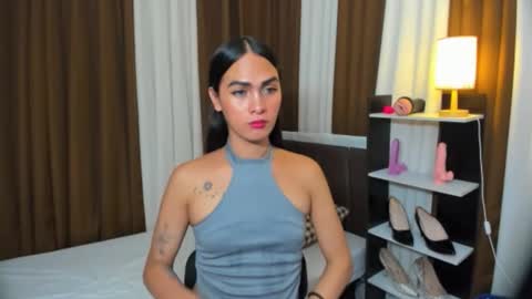 Snapshot of queen_dyosa chatting on 10-19-25, 01:23 Queen Dyosa online show from 10-19-25, 01:23