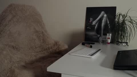 Snapshot of queen_jules chatting on 03-10-25, 05:22 Jules. This is my new account online show from 03-10-25, 05:22