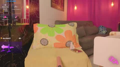 Snapshot of queen_kamil chatting on 06-26-26, 10:58 queen_kamil online show from 06-26-26, 10:58