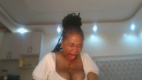 Snapshot of queen_kikih chatting on 05-16-26, 12:29 Queen kikih online show from 05-16-26, 12:29