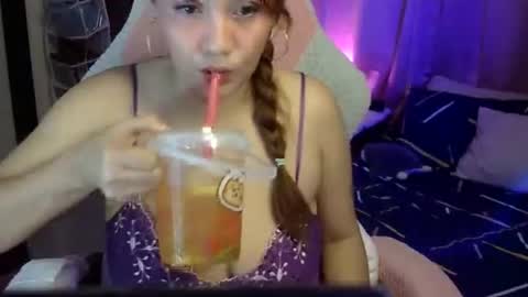 QueenHennessy online show from 04-18-26, 11:47