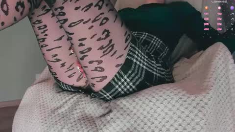 Snapshot of queen_nylon chatting on 11-22-25, 03:55 Carly online show from 11-22-25, 03:55