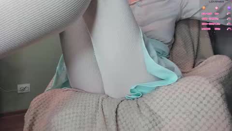 Snapshot of queen_nylon chatting on 02-25-26, 11:53 Carly online show from 02-25-26, 11:53