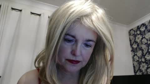 Snapshot of queen_of_the_deck chatting on 06-26-26, 02:16 Topaz blue dreamo989n999 online show from 06-26-26, 02:16