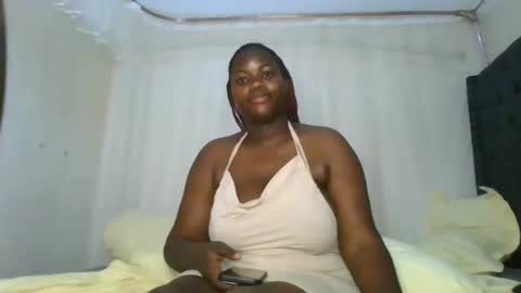 Snapshot of queen_sarafina chatting on 03-25-26, 07:47 Queen Sara online show from 03-25-26, 07:47