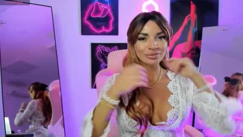 Snapshot of queen_violetta_ chatting on 10-07-25, 03:20 queen_violetta_ online show from 10-07-25, 03:20