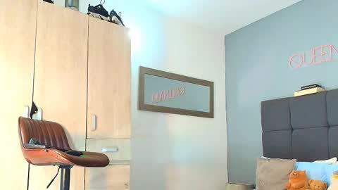 Snapshot of queenaliice chatting on 11-05-25, 01:22 ALICE online show from 11-05-25, 01:22