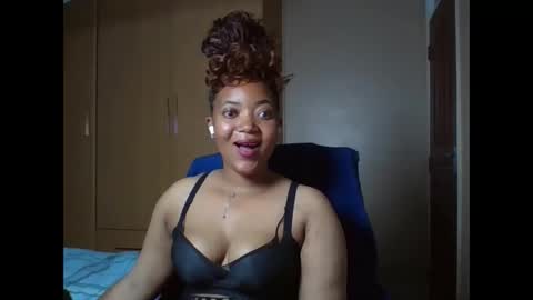 Queenbebony2 online show from 03-08-26, 02:04