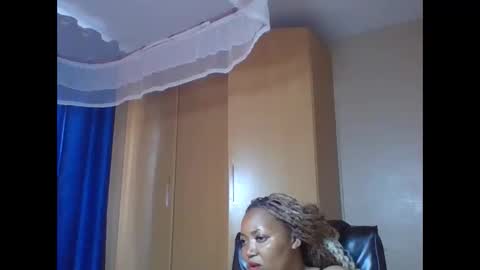 Queenbebony2 online show from 04-19-26, 09:30
