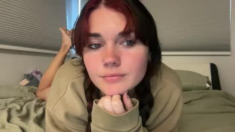 Snapshot of queencassidyy chatting on 12-18-25, 11:55 Cassidy online show from 12-18-25, 11:55