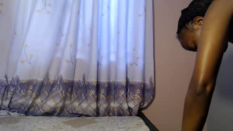 Snapshot of queenchloe1 chatting on 06-08-26, 05:19 queenchloe1 online show from 06-08-26, 05:19