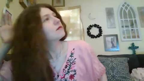 queencrimsonlvx online show from 04-18-26, 07:58