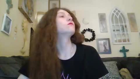 queencrimsonlvx online show from 04-24-26, 10:01