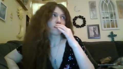 queencrimsonlvx online show from 05-20-26, 08:31