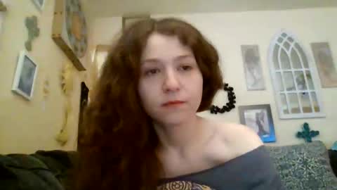 queencrimsonlvx online show from 05-31-26, 09:49