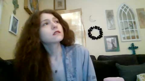 Snapshot of queencrimsonlvx chatting on 06-21-26, 10:45 queencrimsonlvx online show from 06-21-26, 10:45