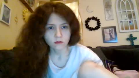 Snapshot of queencrimsonlvx chatting on 07-20-26, 08:17 queencrimsonlvx online show from 07-20-26, 08:17