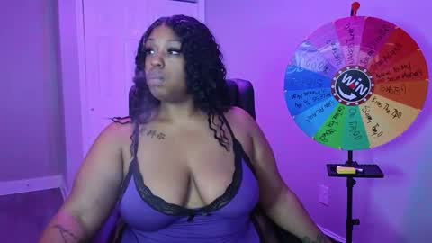 Snapshot of queencroze chatting on 01-15-26, 01:16 Queen Cherise Roze online show from 01-15-26, 01:16