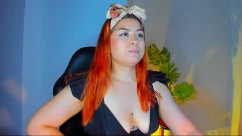 Snapshot of queengrett chatting on 06-07-26, 04:00 Queen online show from 06-07-26, 04:00