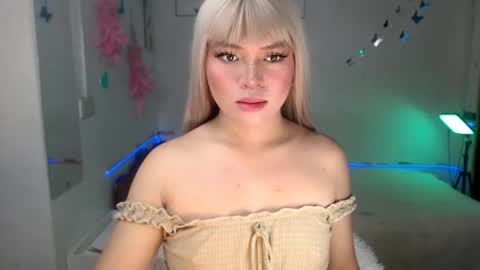 Snapshot of queenkelesey chatting on 10-21-25, 04:30 kelesey online show from 10-21-25, 04:30