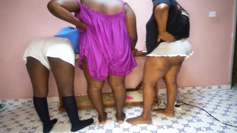 Snapshot of queenkiah chatting on 03-12-25, 08:52 Nina online show from 03-12-25, 08:52