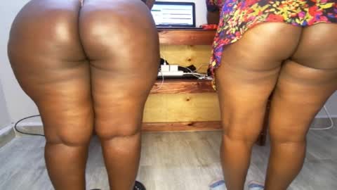 Snapshot of queenkiah chatting on 09-20-25, 02:34 Nina online show from 09-20-25, 02:34