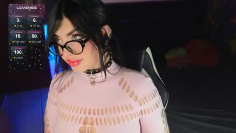 Snapshot of queenlamia chatting on 06-27-26, 03:33 Taurus online show from 06-27-26, 03:33