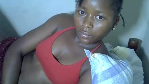 Snapshot of queenlena868103 chatting on 11-18-25, 10:25 queenlena868103 online show from 11-18-25, 10:25