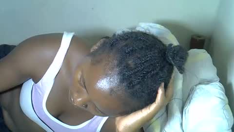 Snapshot of queenlena868103 chatting on 11-21-25, 07:01 queenlena868103 online show from 11-21-25, 07:01