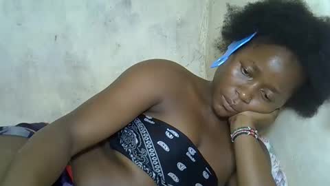 Snapshot of queenlena868103 chatting on 11-26-25, 07:04 queenlena868103 online show from 11-26-25, 07:04