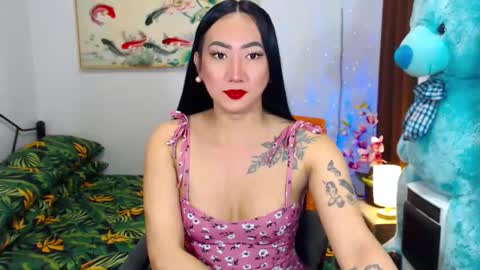 QUEEN online show from 01-22-25, 06:52