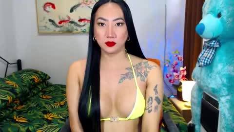 QUEEN online show from 01-27-25, 12:43