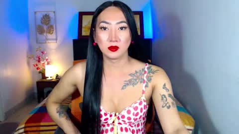 QUEEN online show from 02-04-25, 05:10