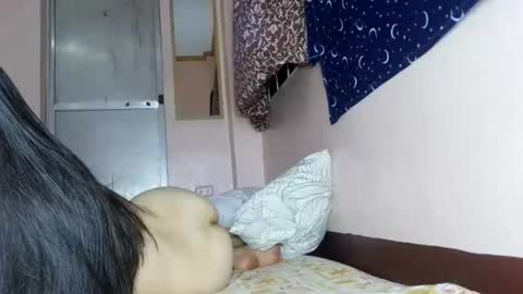 Snapshot of queennbbee chatting on 06-19-26, 02:43 queennbbee online show from 06-19-26, 02:43