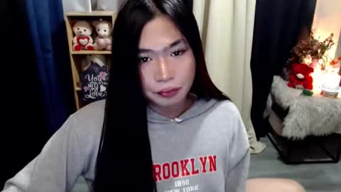 Snapshot of queenofcum169xx chatting on 11-27-25, 05:26 Mikka online show from 11-27-25, 05:26