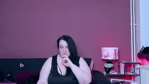 Snapshot of queenofhaze chatting on 11-01-25, 02:19 you may simply address Me with Your Grace online show from 11-01-25, 02:19