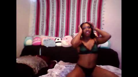 Snapshot of queenofheartsfaerah chatting on 01-10-25, 07:54 QueenOfHearts online show from 01-10-25, 07:54