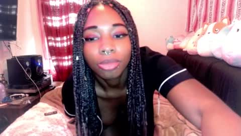 Snapshot of queenofheartsfaerah chatting on 02-05-25, 10:01 QueenOfHearts online show from 02-05-25, 10:01