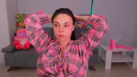 Snapshot of queenofthesense chatting on 09-11-25, 09:42 Patricia online show from 09-11-25, 09:42
