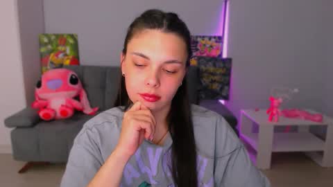 Snapshot of queenofthesense chatting on 09-12-25, 05:02 Patricia online show from 09-12-25, 05:02