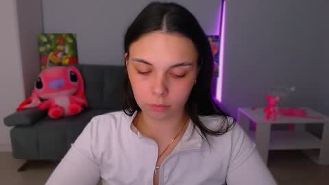 Snapshot of queenofthesense chatting on 09-22-25, 04:09 Patricia online show from 09-22-25, 04:09